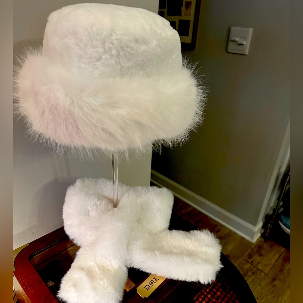 Faux Fur Solid White Bucket Hat & Scarf